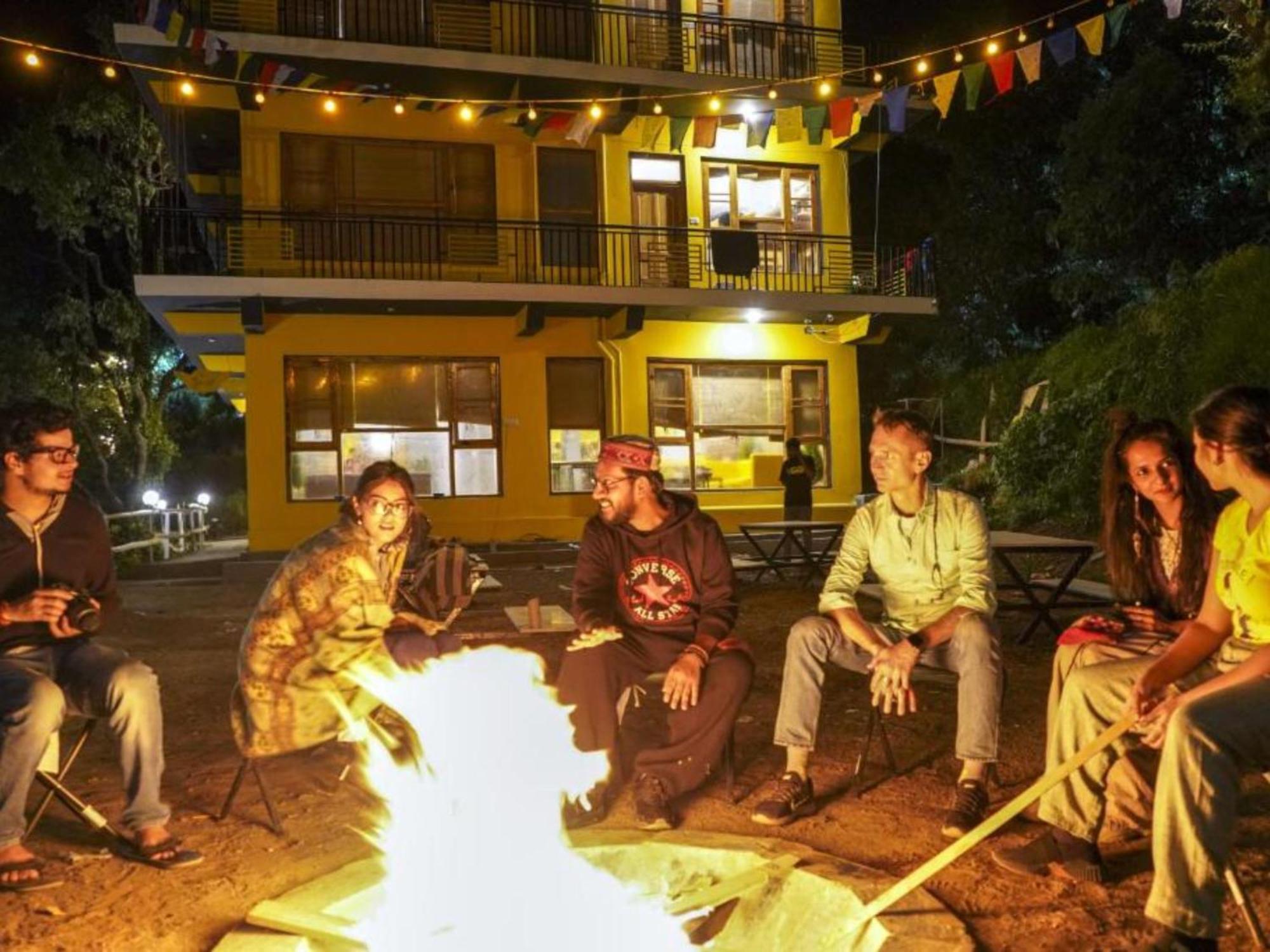 The Hosteller Mcleodganj, Upper Bhagsu McLeod Gandzs Kültér fotó